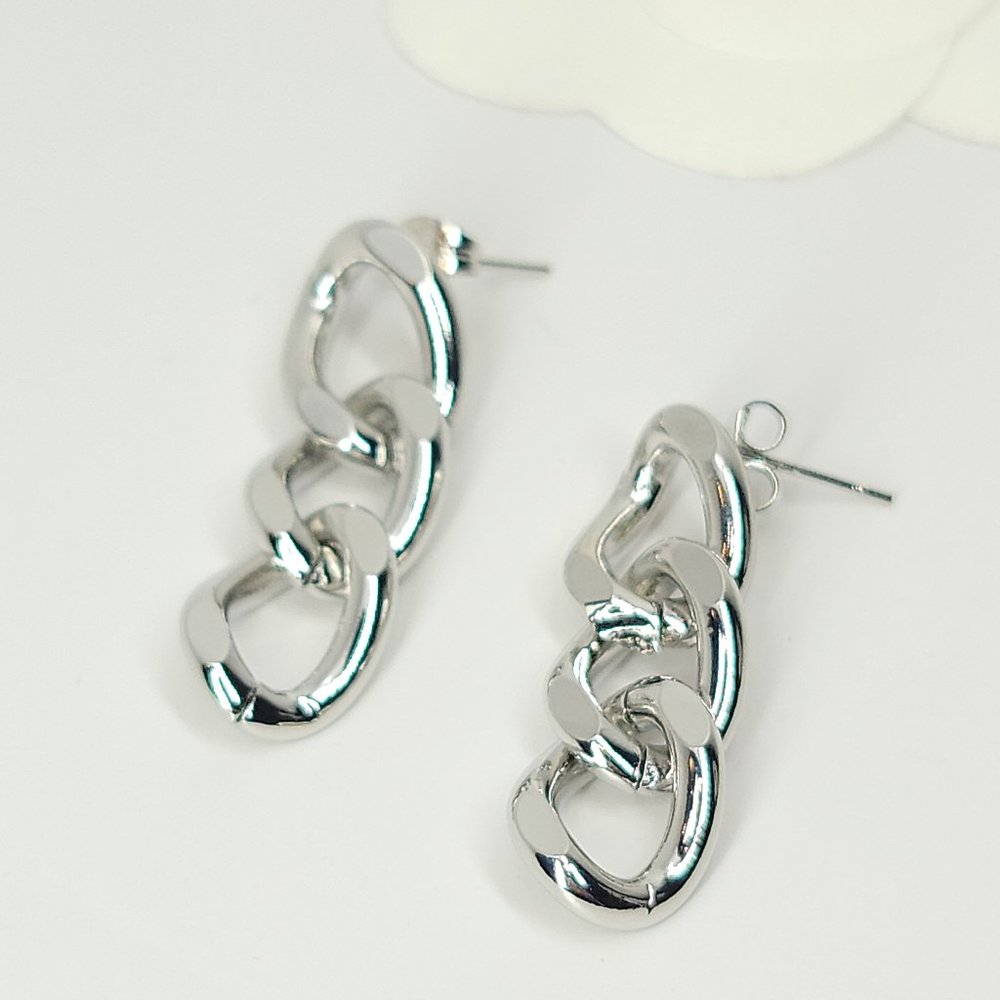 NWT Chic Curb Chain Dangle Drop Earrings NEW - Picture 10 of 10